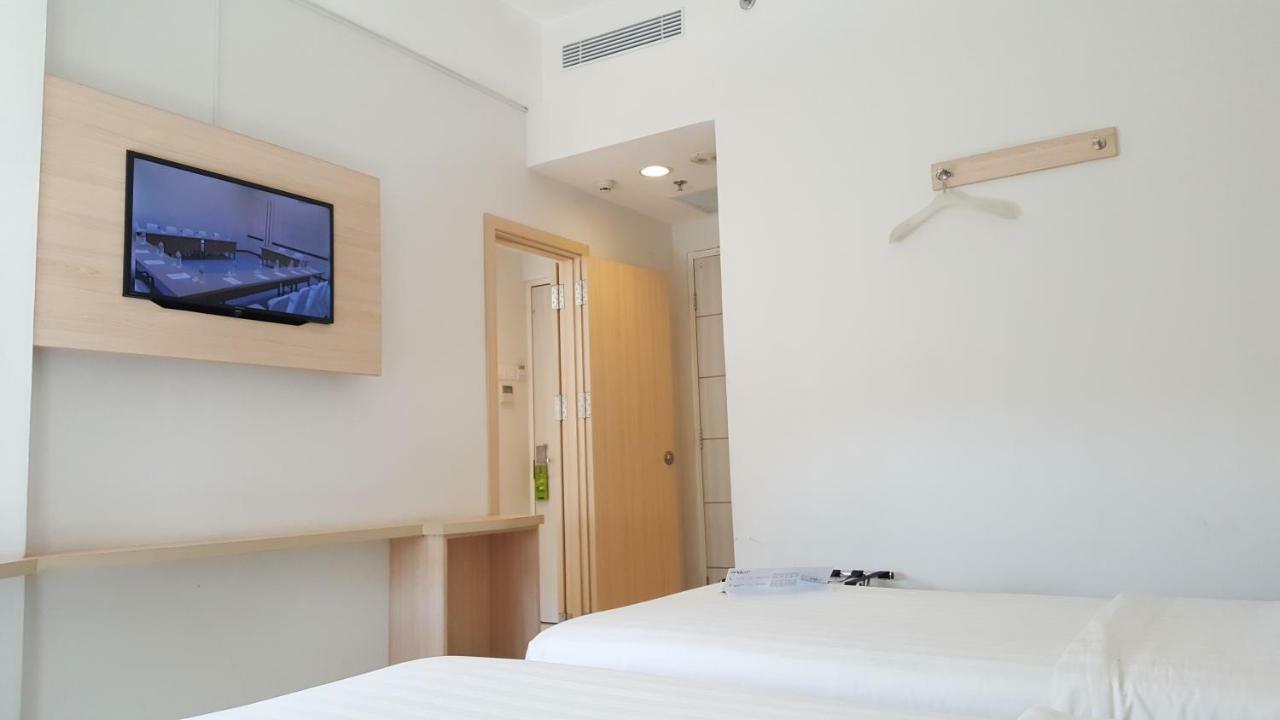 Whiz Prime Hotel Sudirman Makassar Luaran gambar